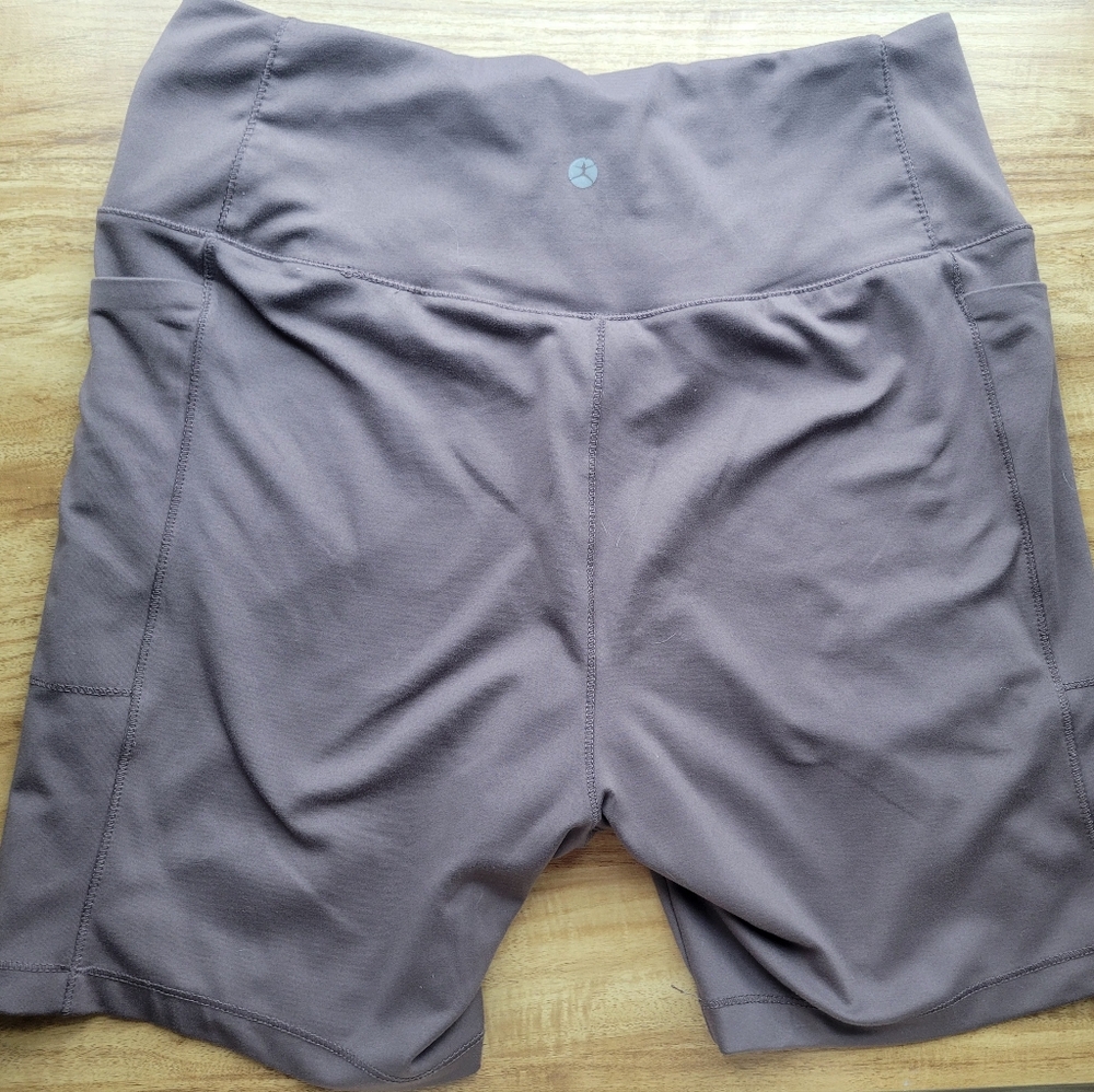 Large Danskin brown gym shorts - Picture 2 of 2